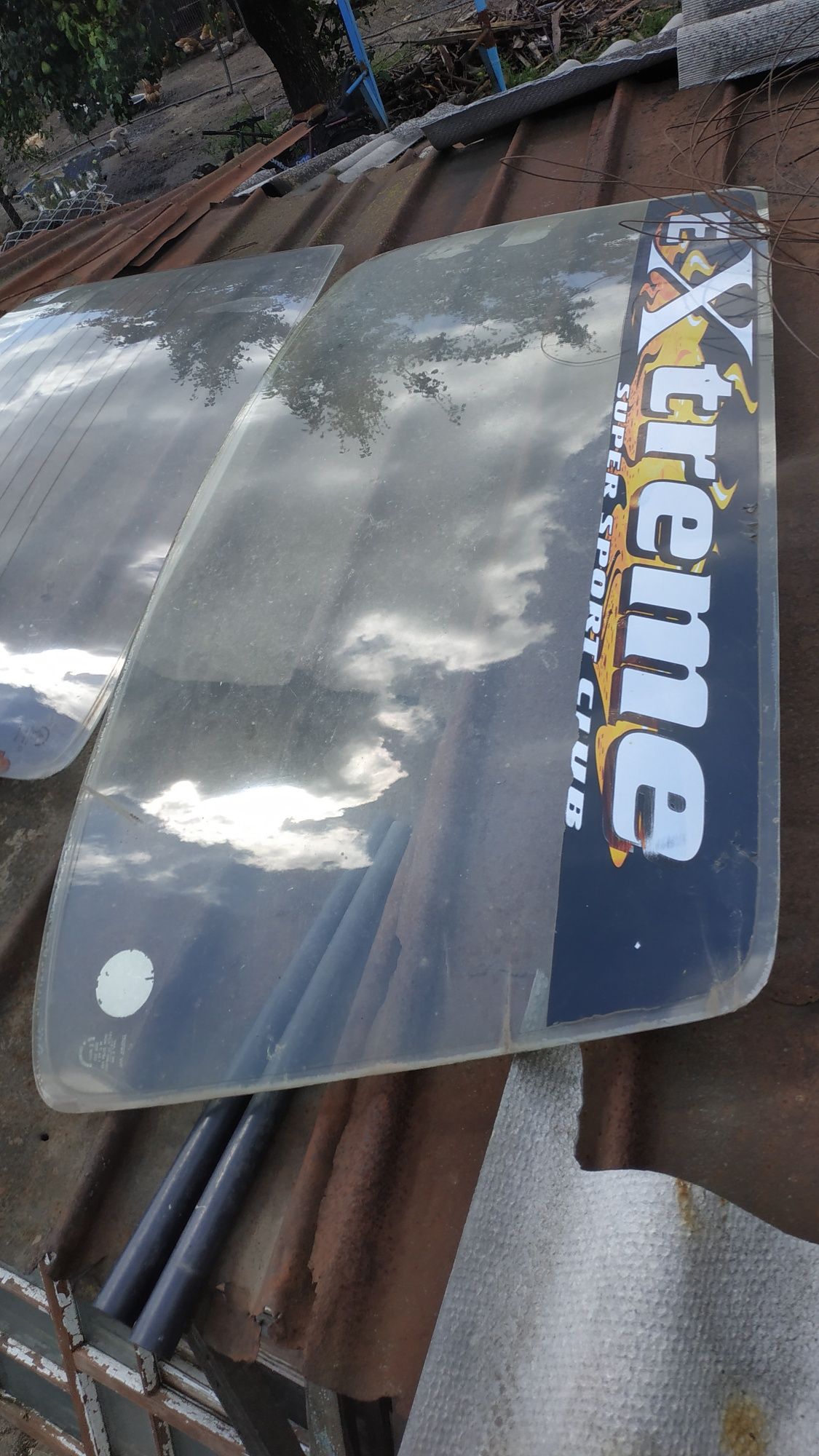 Крышка багажника, двери и лобывые стекла со Skoda 120ls