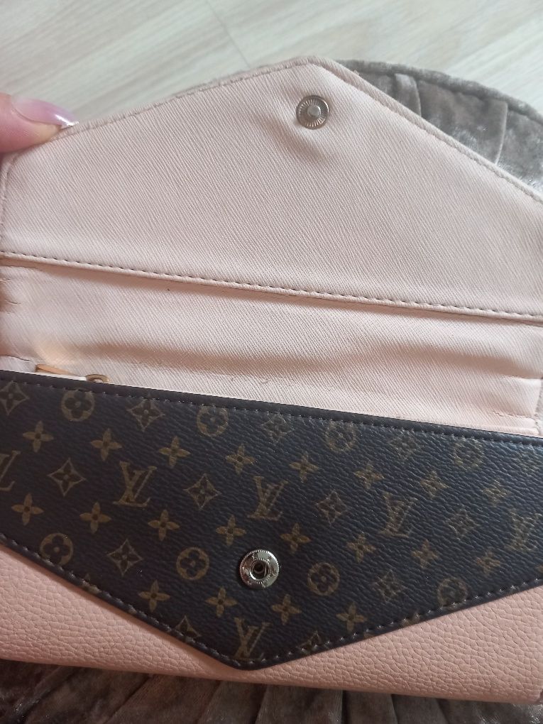 Louis vuitton duży damski portfel