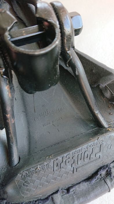 Велосипедне сідло фірми FRONTERA, виробноцтво Італія.