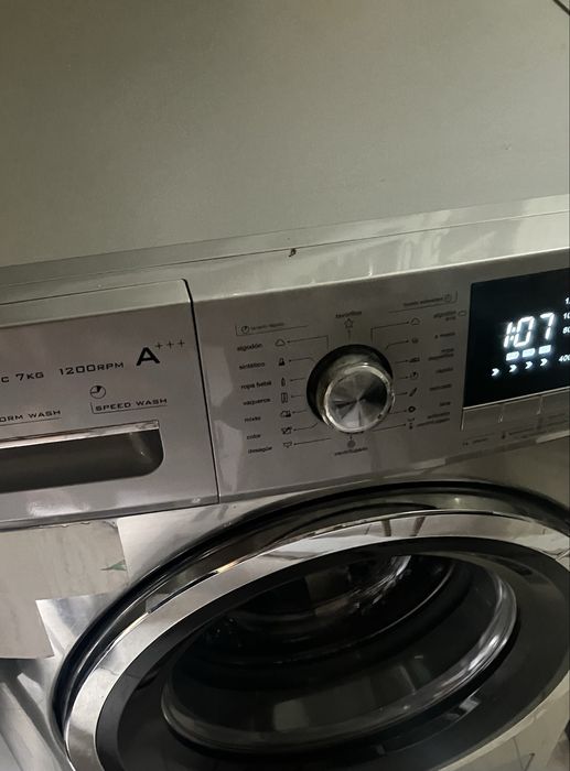 Máquina lavar roupa com avaria