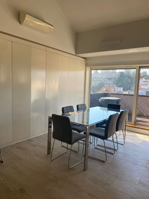 Vendo mesa jantar com cadeiras