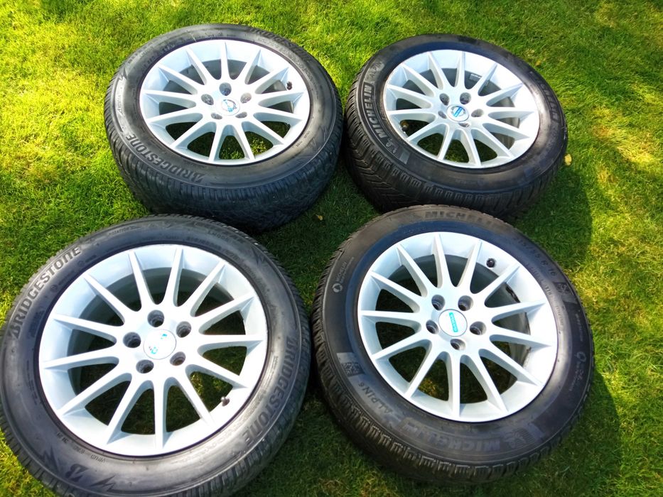 Oryginalne felgi 5x108 Volvo z oponami zimowymi 215/55 R16