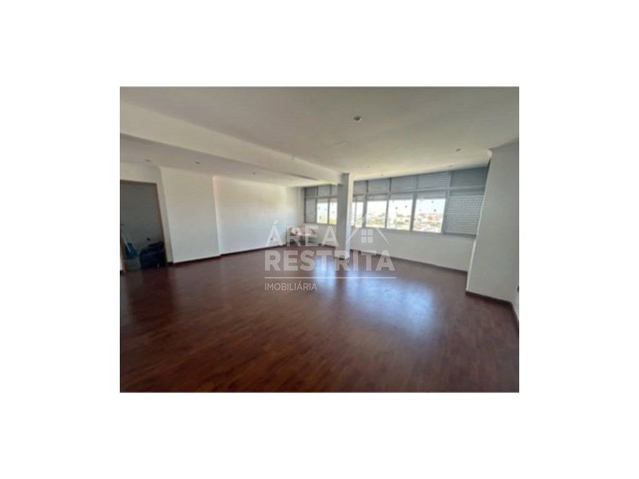 APARTAMENTO T3 transformado em T2 COM 100 m2
