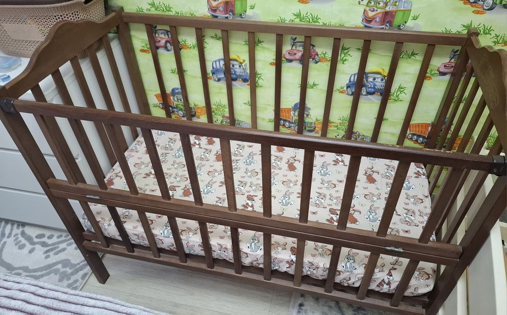 Дитяча кроватка з матрацом в дуже гарному стані стані