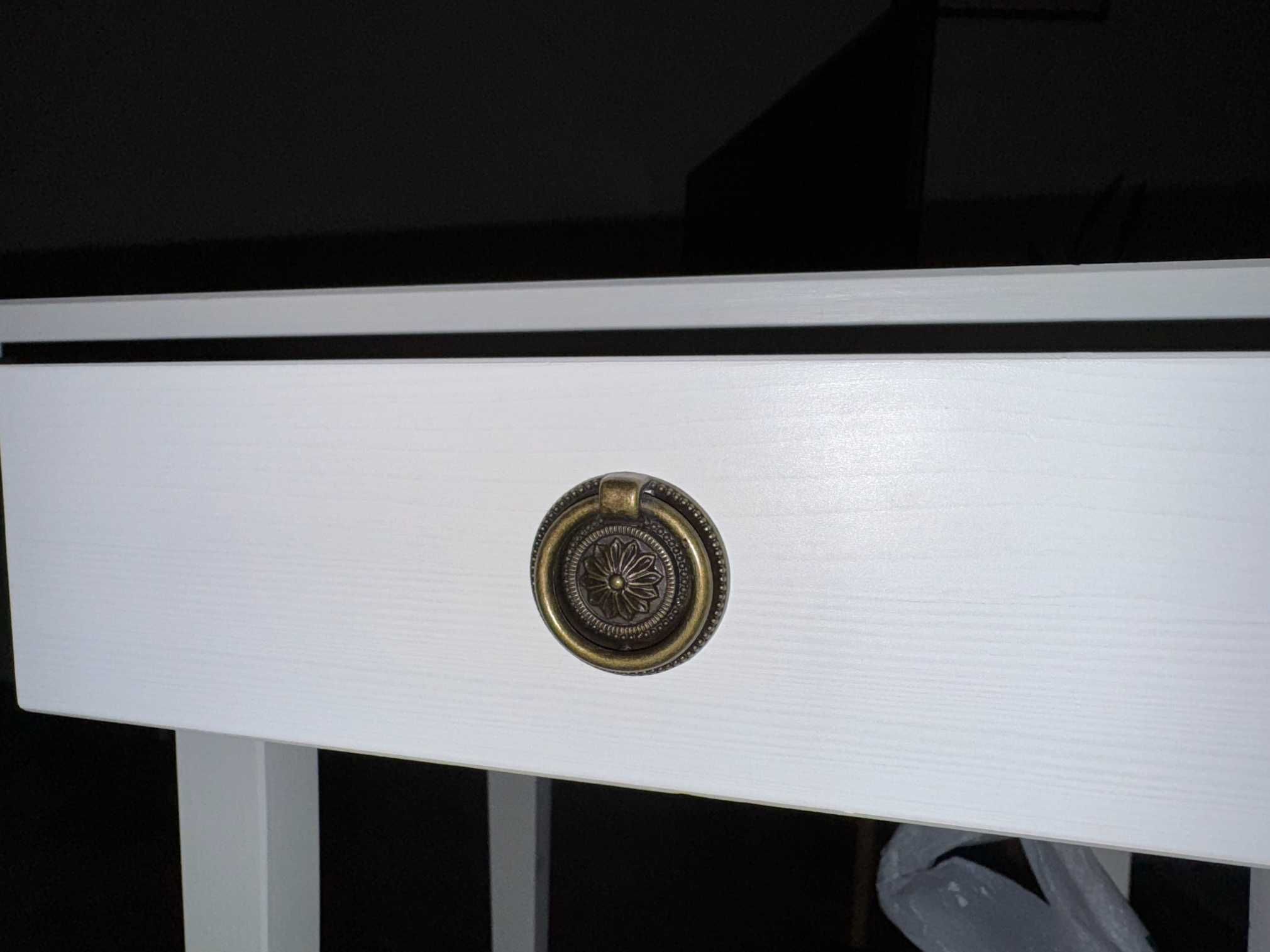 HEMNES nightstand/mesa de cabeceira