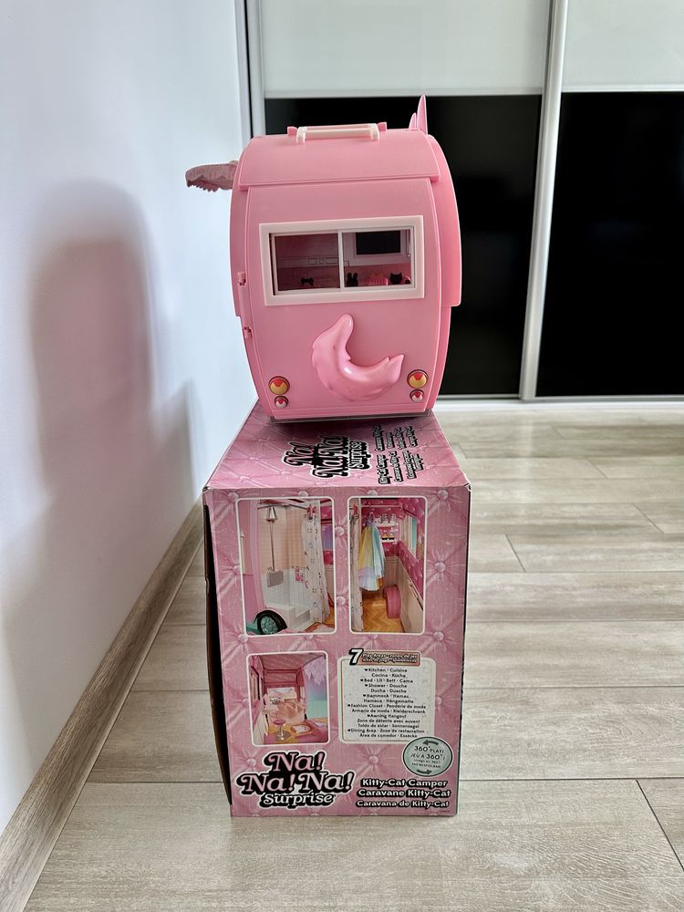 Kamper na na na suprise jak nowy!