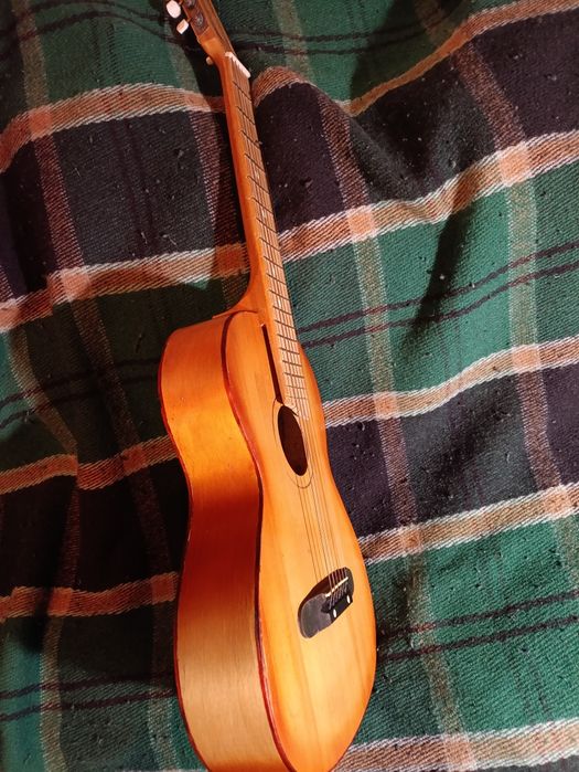 Гитара аккустическая