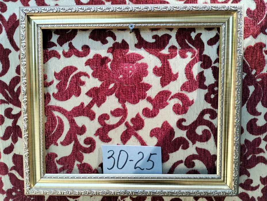 Рамки для картин,багато рамок.