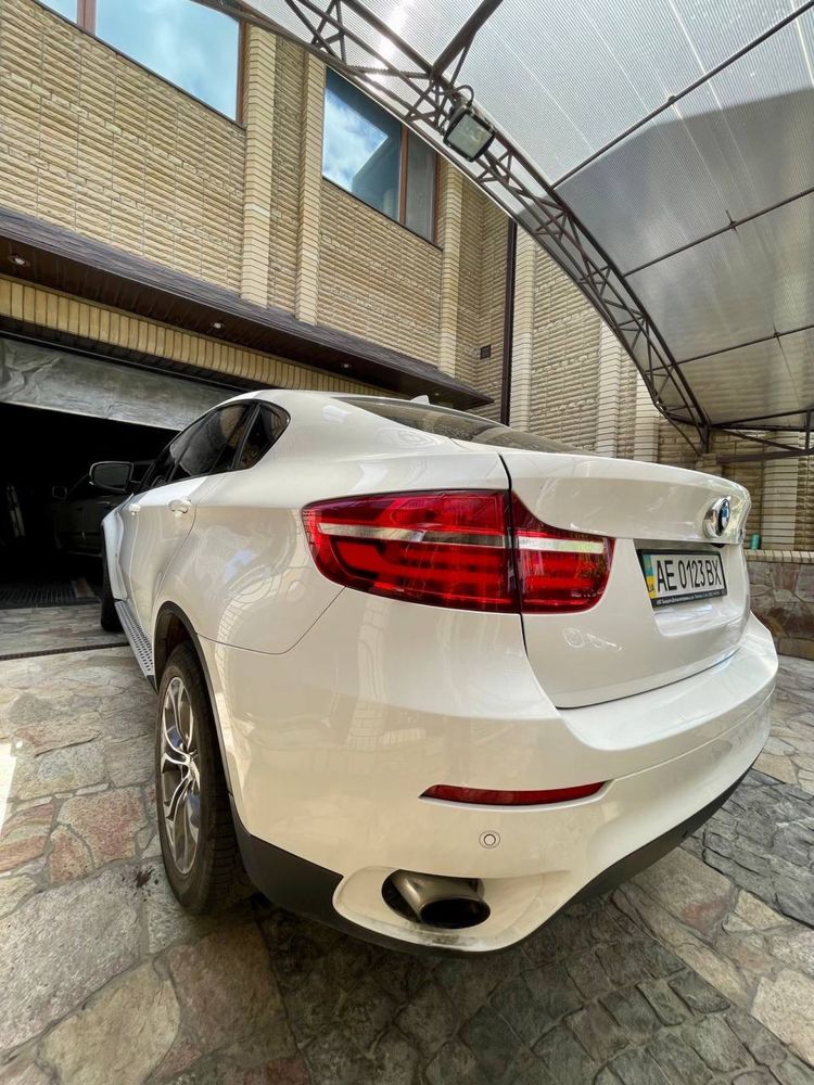 Машина. BMW X6 2010