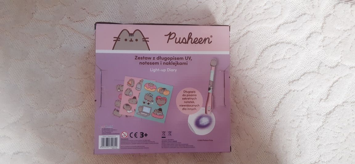 Zestaw pusheen notatnik z długopisem uv i naklejkami
