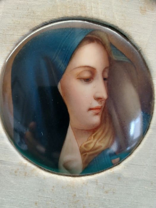 Oratório com imagem em porcelana