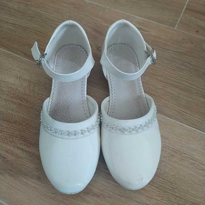 Sukienka komunijna buty wianek i rękawiczki