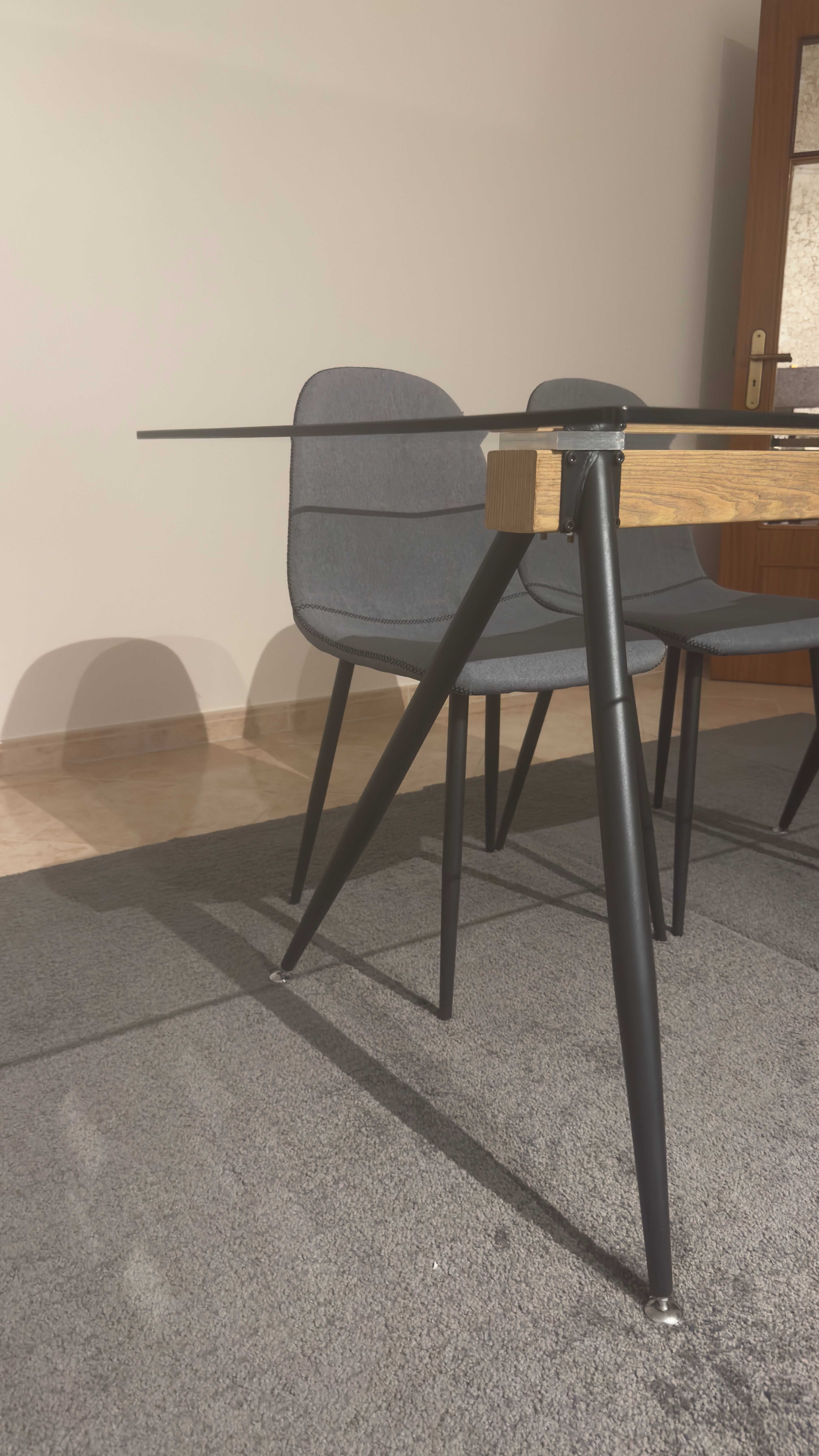 Mesa de Jantar Moderna com Tampo em Vidro e 4 Cadeiras - Como Nova