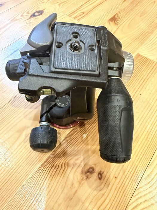 Statyw Manfrotto 190 plus głowice.