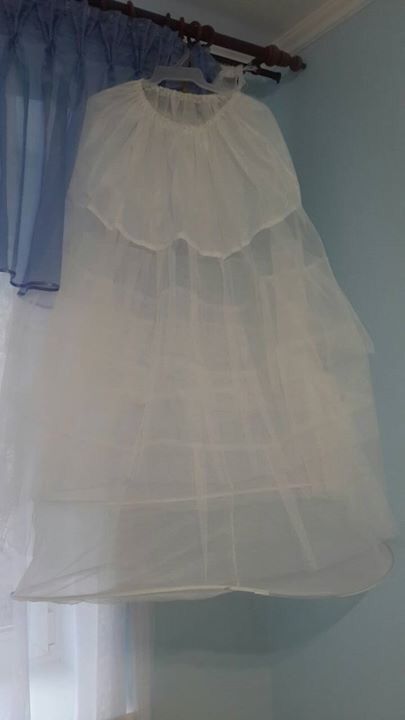 Нова весільна сукня+фата+під'юпники