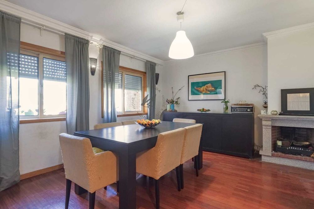 Móveis de sala mais 6 cadeirões e aparador