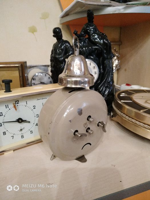 Часы настольные механические, будильник Янтарь колокольчик, очз.