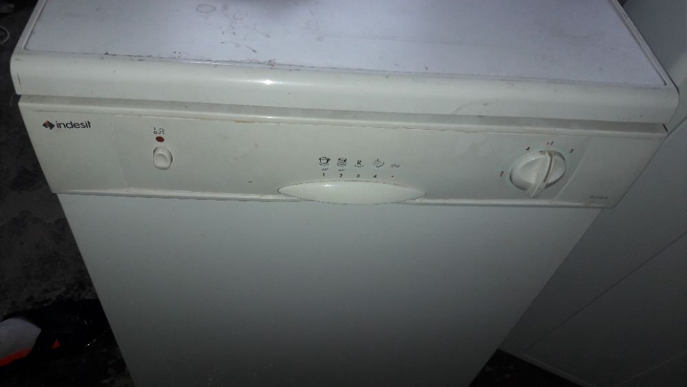 Посудомоечная машина Indesit DG6100W Разборка