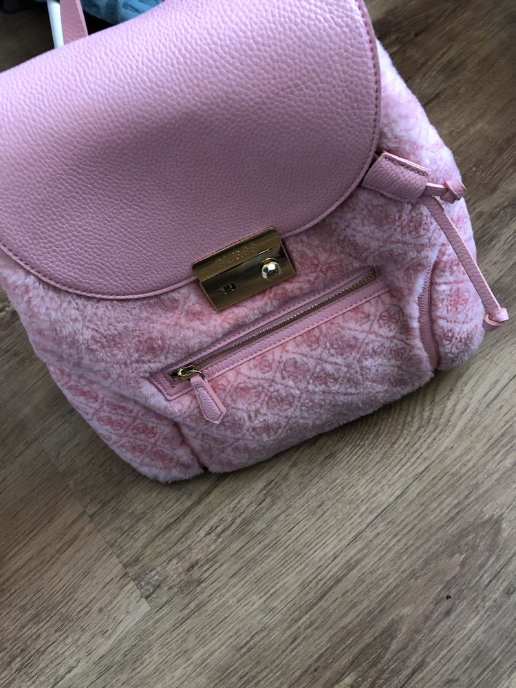 Plecak Guess różowe futerko