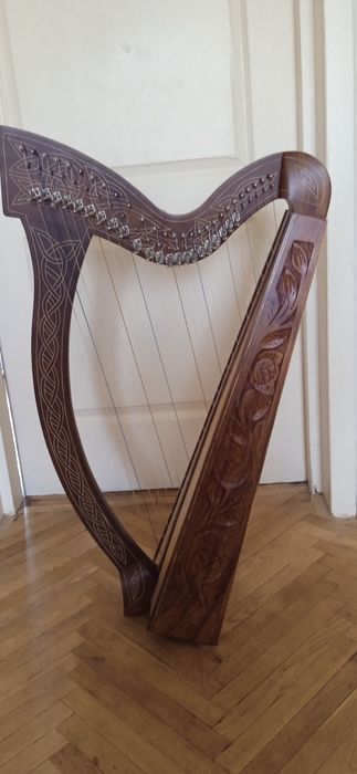Арфа кельтская, 27 струн, практически новая, чехол для переноски, ключ
