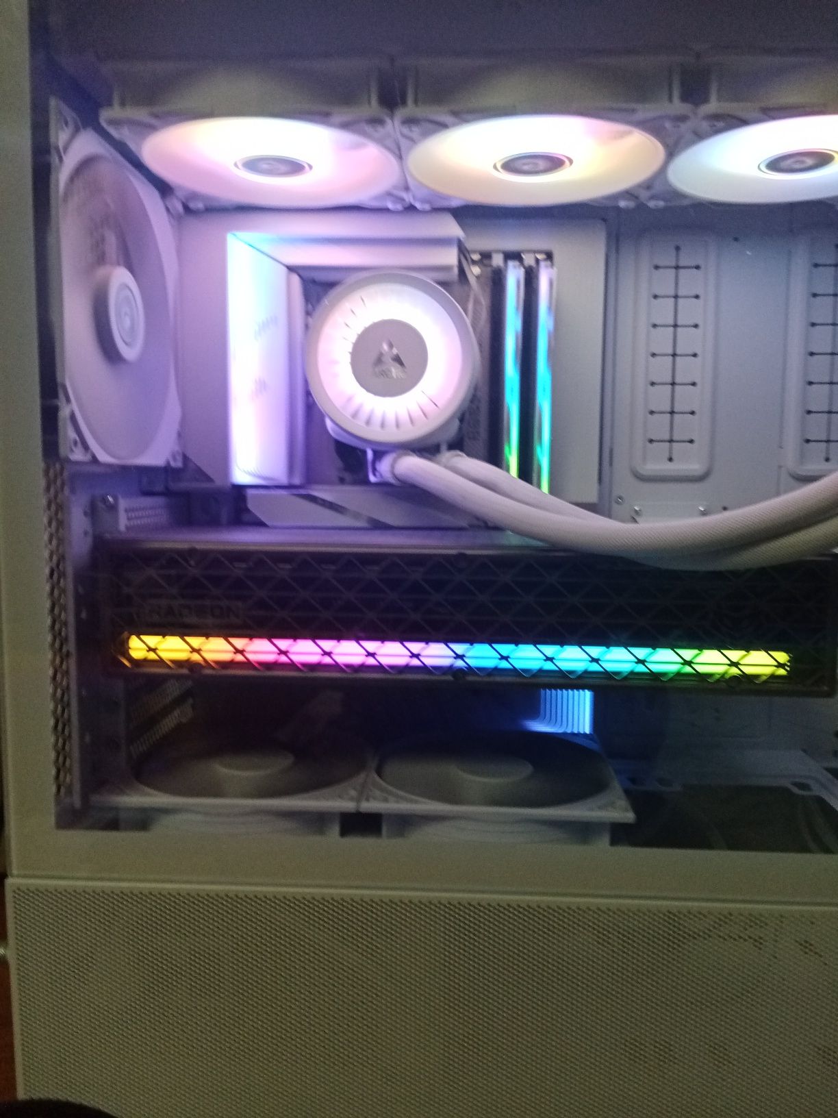 pc gaming high end 4k - ryzen 7 9800X3D - RX 9070 XT - 32GB - 2TB