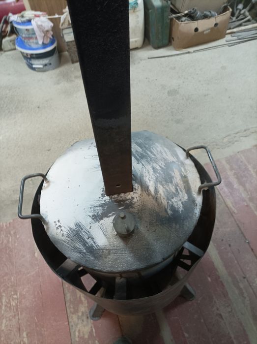 Продам буржуйку верхнього горіння та труби до неї.