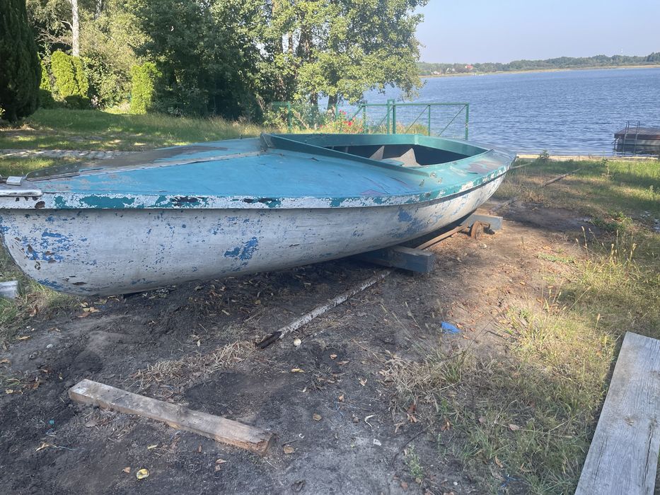 Żaglówka z drewna konstrukcja słomkowa.