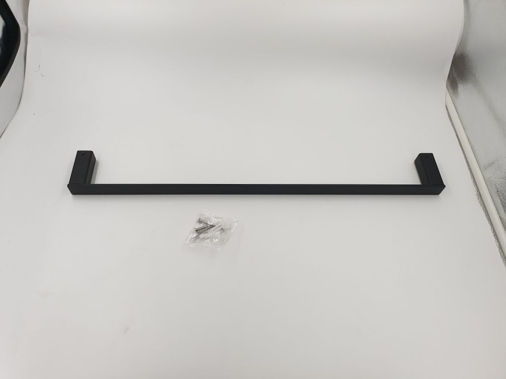 Pojedynczy wieszak na ręcznik Beelee czarny mat 60 cm