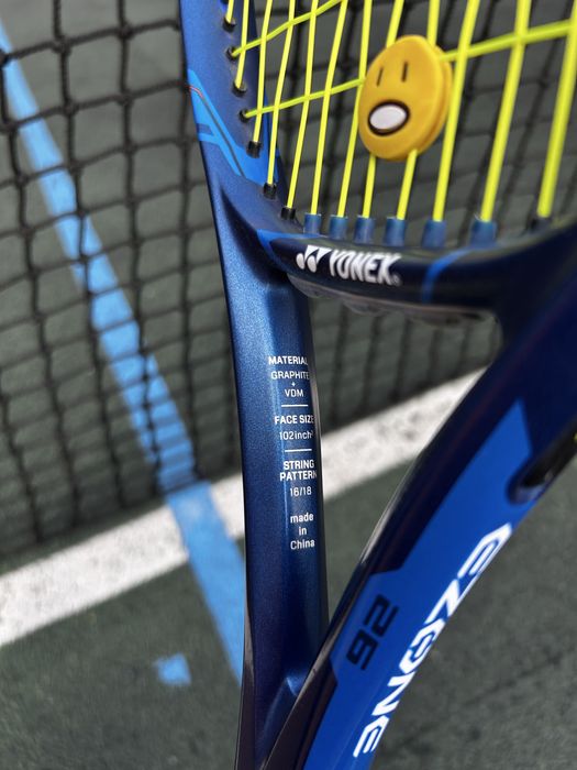 Yonex Ezone 26 102’ 250g 16x18