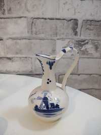 Wazon holenderski sygnowany z porcelany firmy Delft