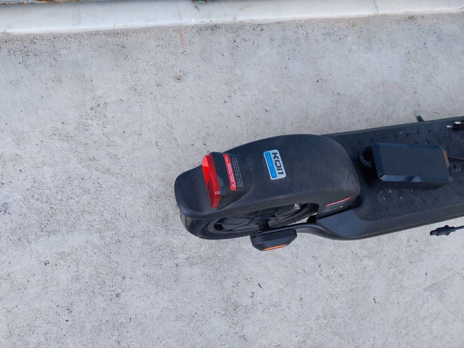 Trotinete elétrica pouco uso com carregador original