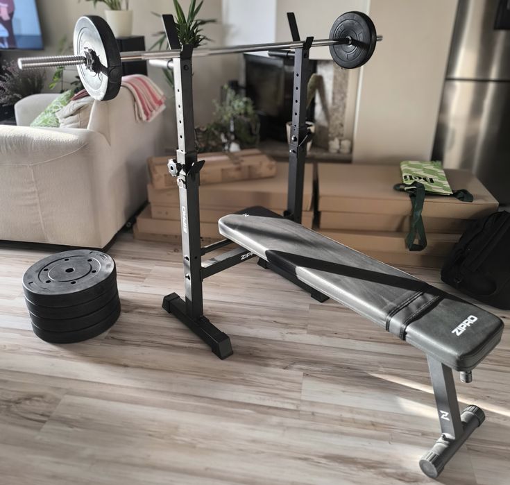 Ławka do ćwiczeń z wyposażeniem