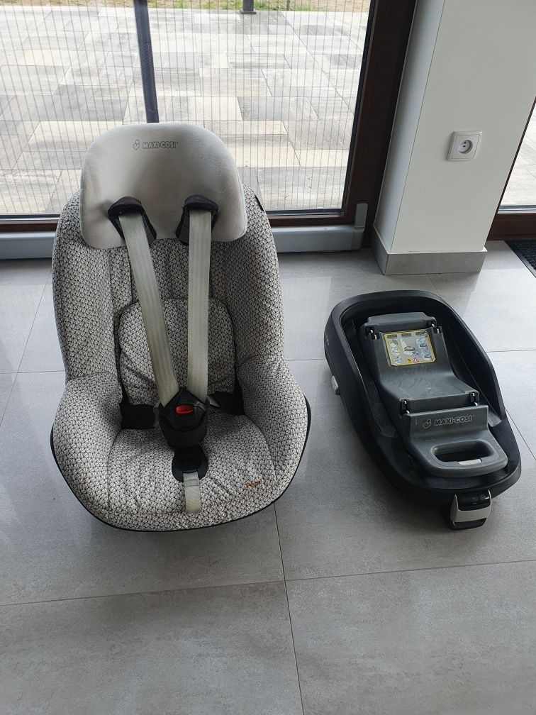 Fotelik samochodowy dziecięcy 9 - 18 kg  Maxi Cosi Pearl + baza Family