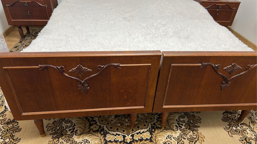 Ліжко двоспальне+2 ортопедичні матраси+2 приліжкові тумби