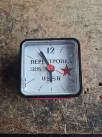 Stary radziecki rosyjski budzik zegar ZSRR