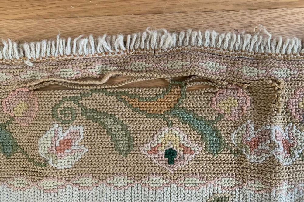 Carpete de Arraiolos, genuína, com 300 cm por 200 cm
