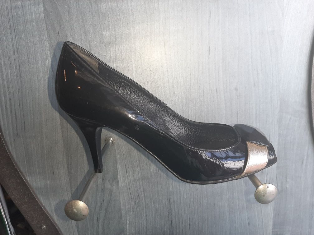 Baldowski czarne czółenka peep toe lakierowane skóra 35