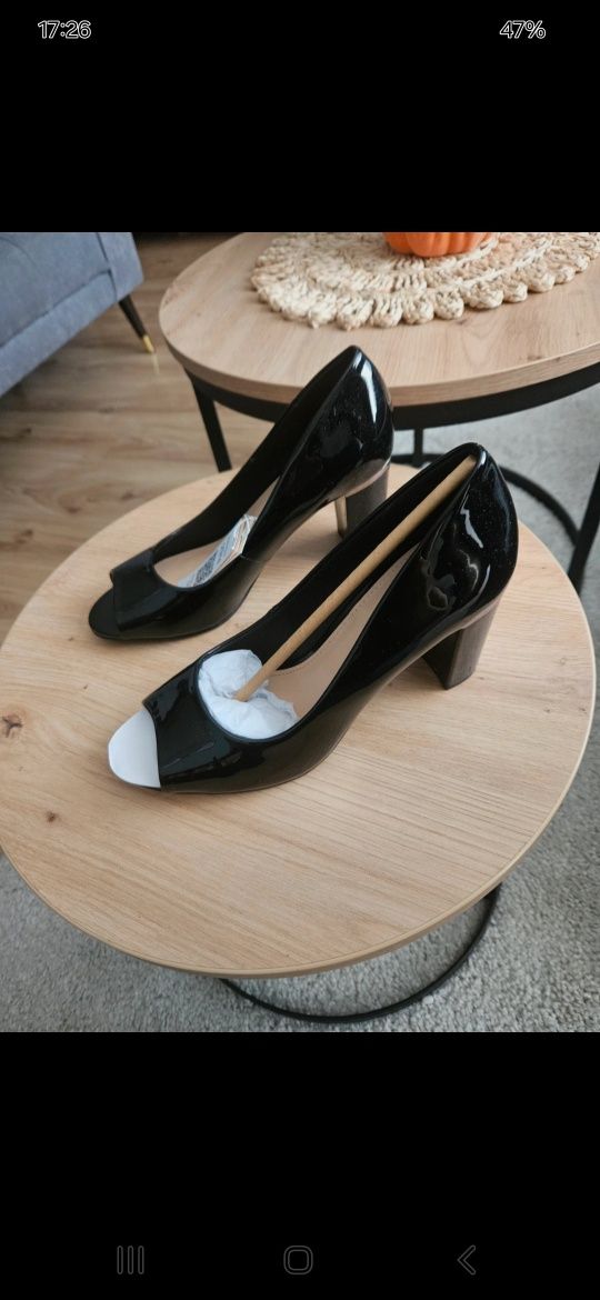 Lakierowane buty