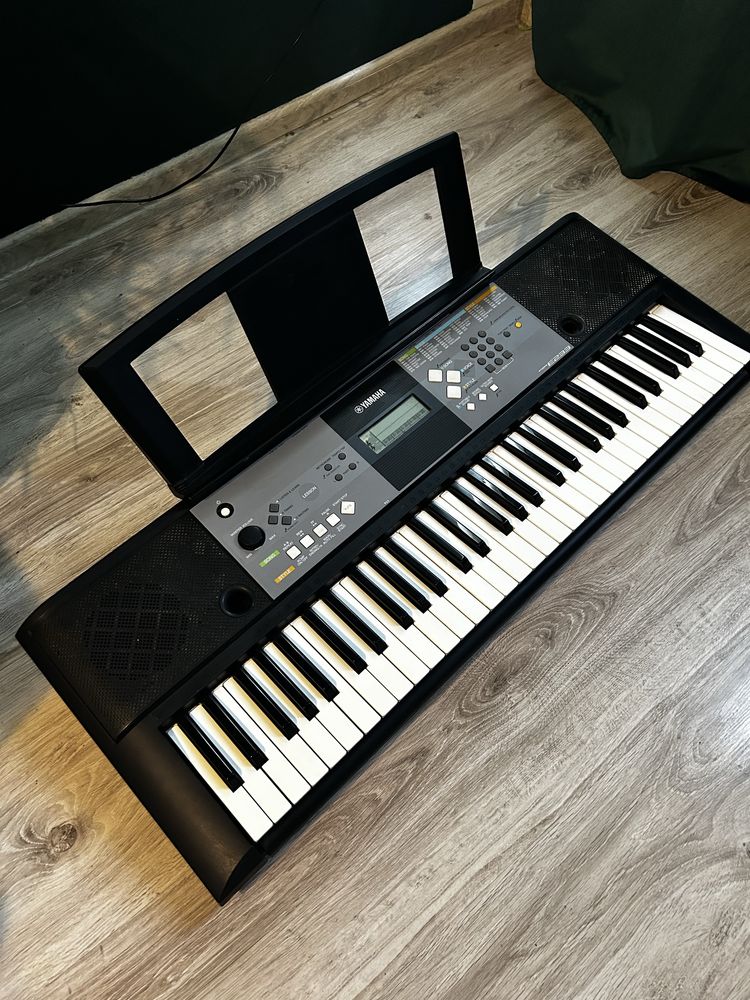 Keyboard Yamaha PSR E233 + stojak + uchwyt na nuty
