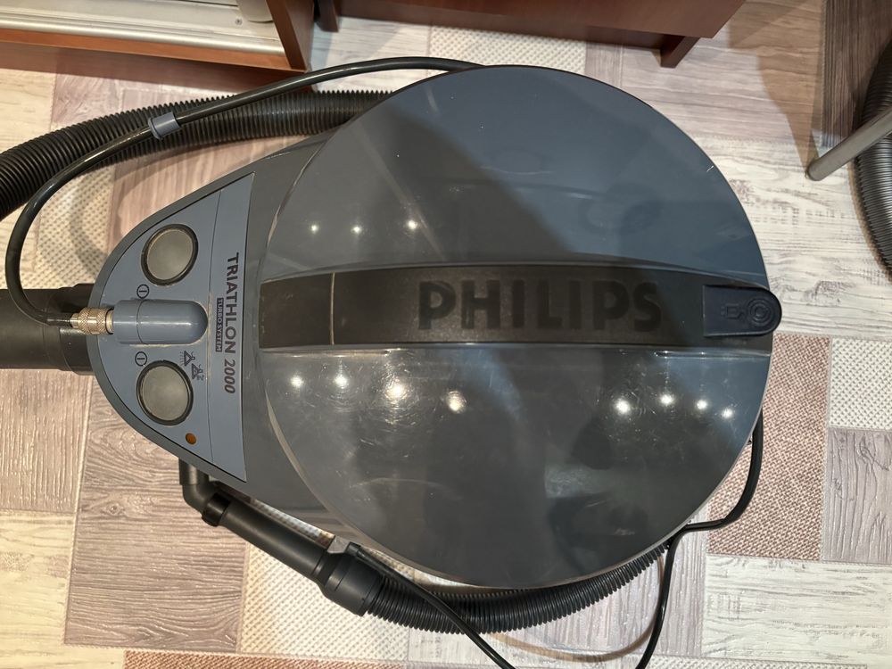 Пылесос Philips Triatlon 2000