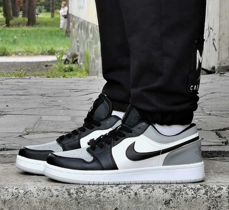 Мужские Кроссовки Найк Белые Серые Джорданы Черные