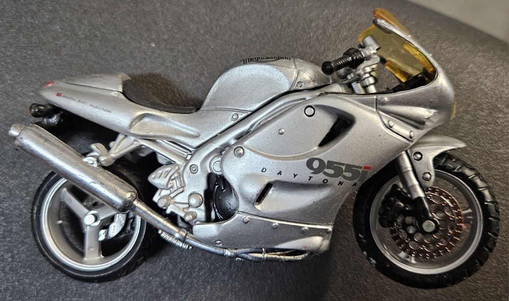 Miniatura moto Triumph Daytona 955i