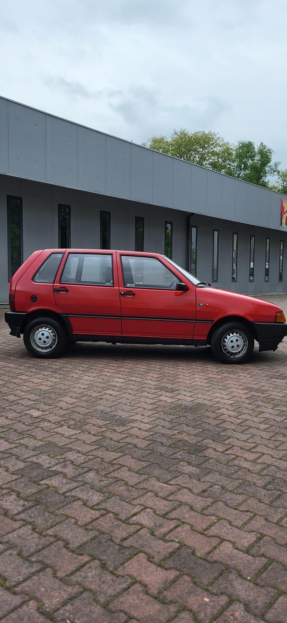 Fiat Uno 1993r    40 tys km przebiegu  Spód auta zdrowy .