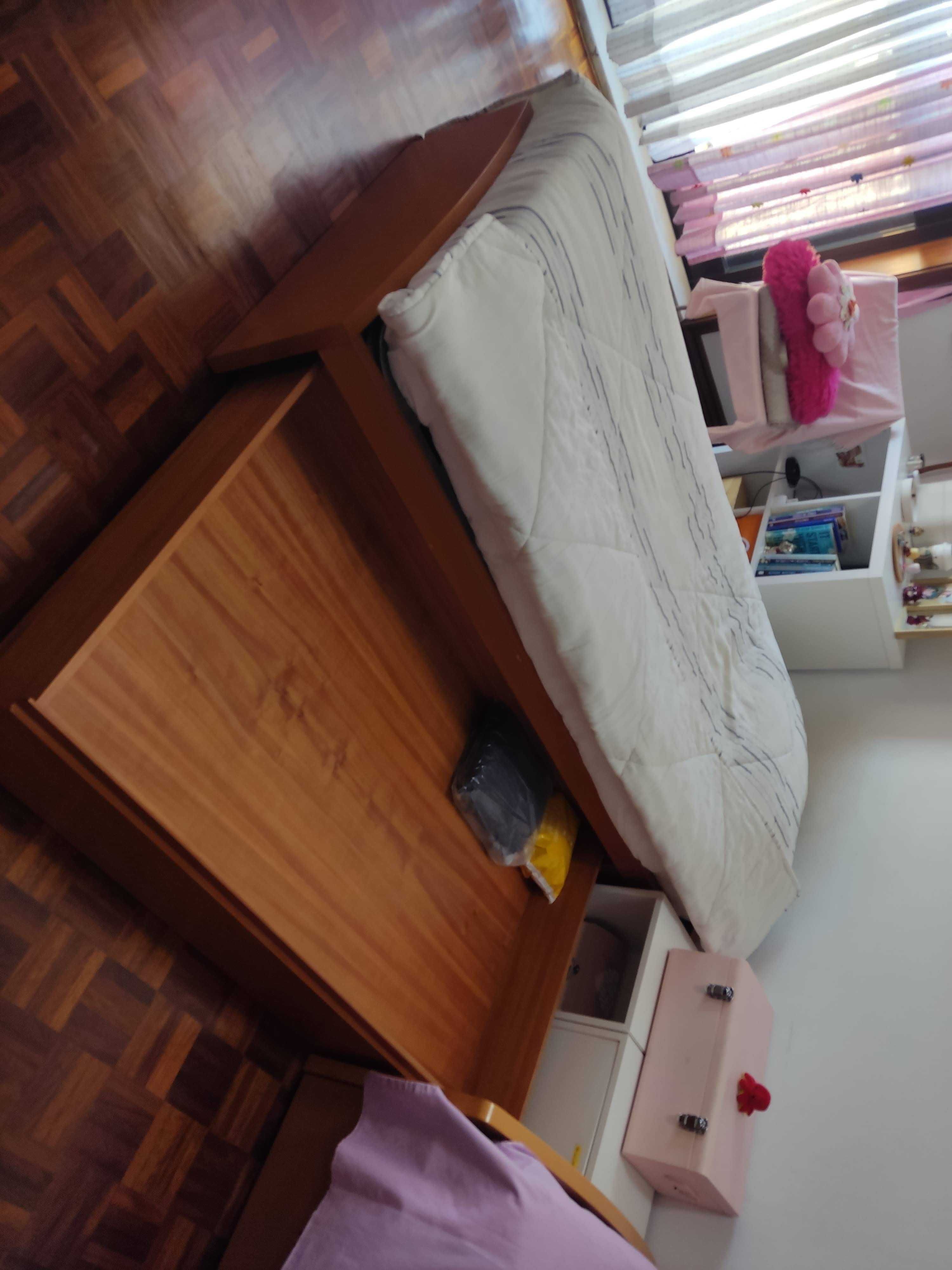 Cama solteiro com gavetão de arrumação