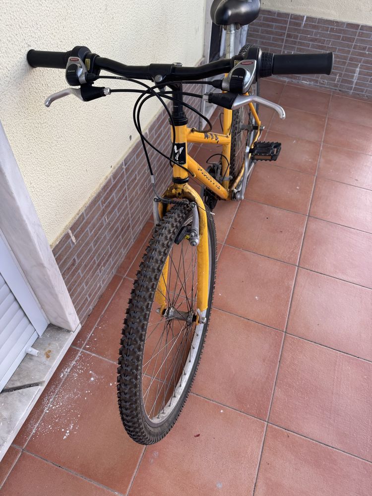 Bicicleta no ponto de andar