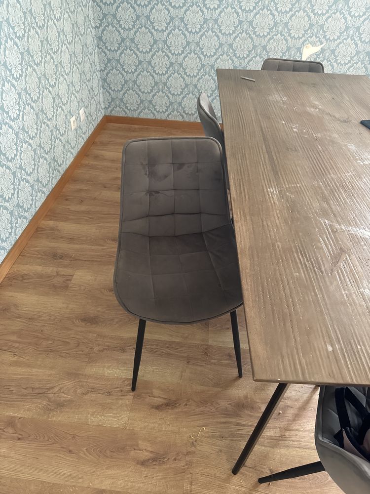 Mesa com 6 cadeiras