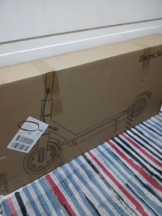 Trotinete electrica 350 watts.
Velocidade máx. de 25 km/h