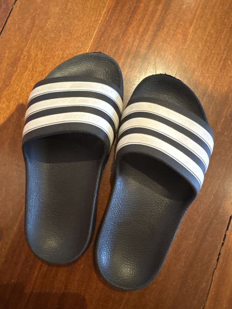 Chinelos adidas criança