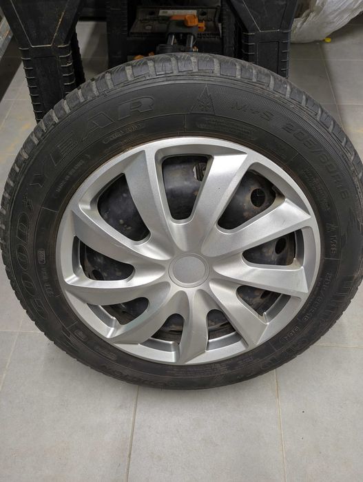 4szt Koła zimowe Goodyear 205/60R16, felga stalowa 5x114,3 otwór 66,1