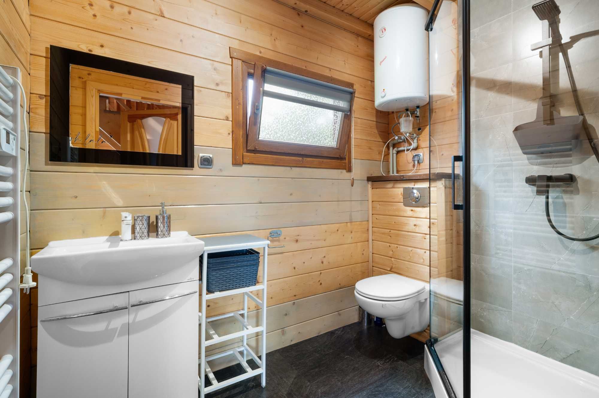 Domek 3 Mazury jacuzzi sauna łódka pomost quady